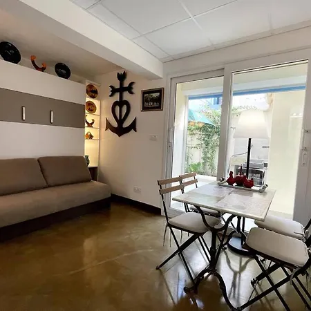 Jolie App Centre Remparts Patio * Aigues-Mortes
